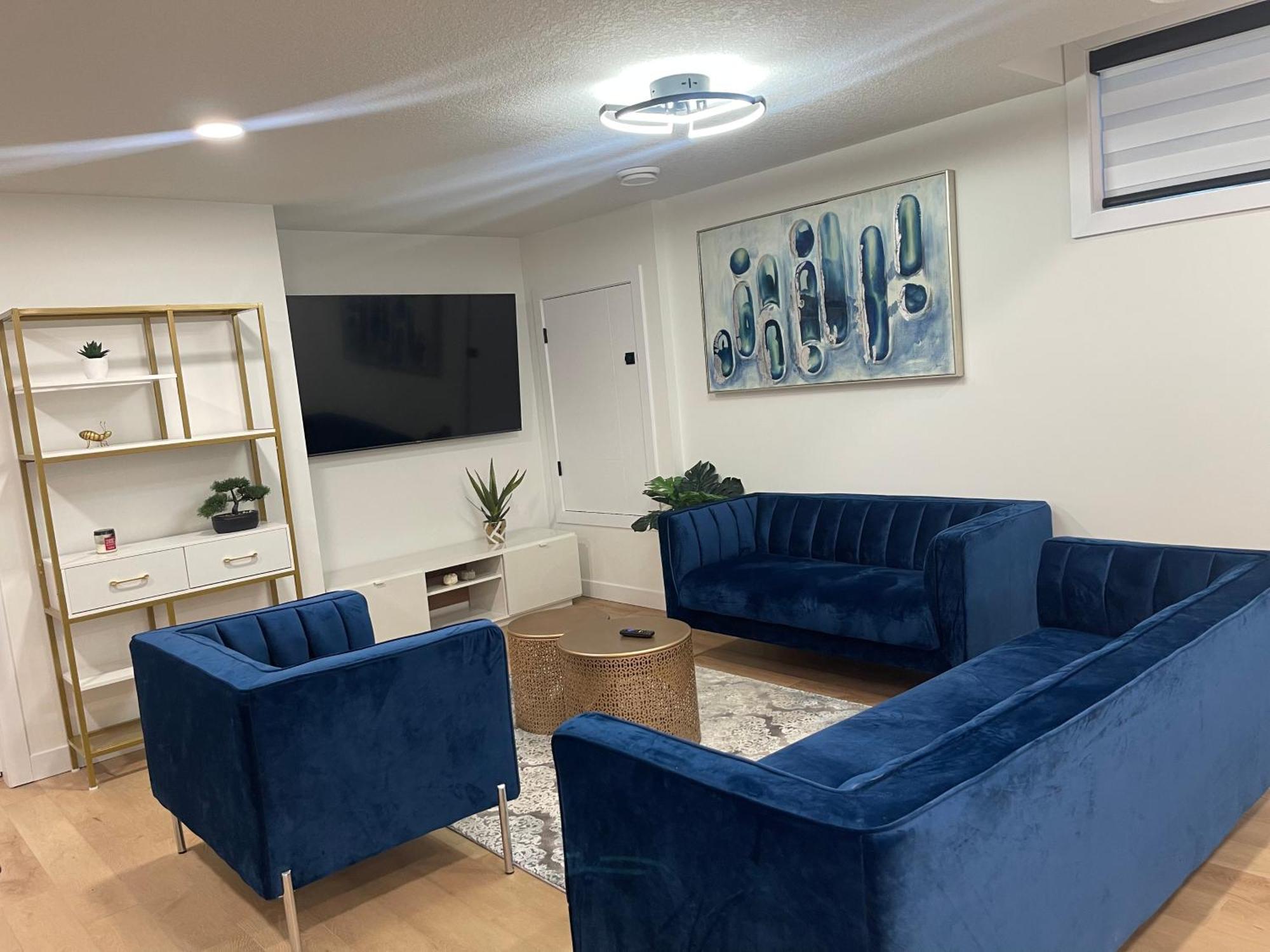 Stylish 2 Bedroom Suite In Sw Edmonton Close To Windermere And Edmonton International Airport מראה חיצוני תמונה