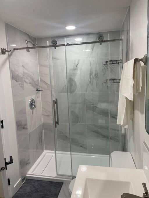 Stylish 2 Bedroom Suite In Sw Edmonton Close To Windermere And Edmonton International Airport מראה חיצוני תמונה
