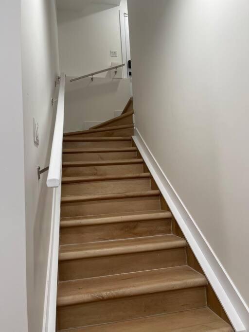 Stylish 2 Bedroom Suite In Sw Edmonton Close To Windermere And Edmonton International Airport מראה חיצוני תמונה