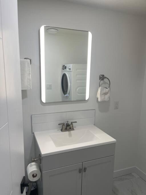 Stylish 2 Bedroom Suite In Sw Edmonton Close To Windermere And Edmonton International Airport מראה חיצוני תמונה