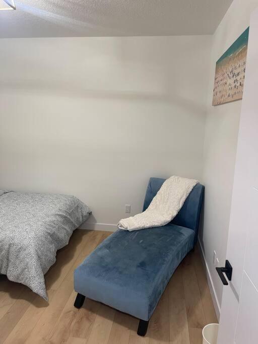 Stylish 2 Bedroom Suite In Sw Edmonton Close To Windermere And Edmonton International Airport מראה חיצוני תמונה