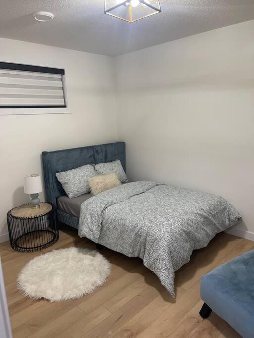 Stylish 2 Bedroom Suite In Sw Edmonton Close To Windermere And Edmonton International Airport מראה חיצוני תמונה